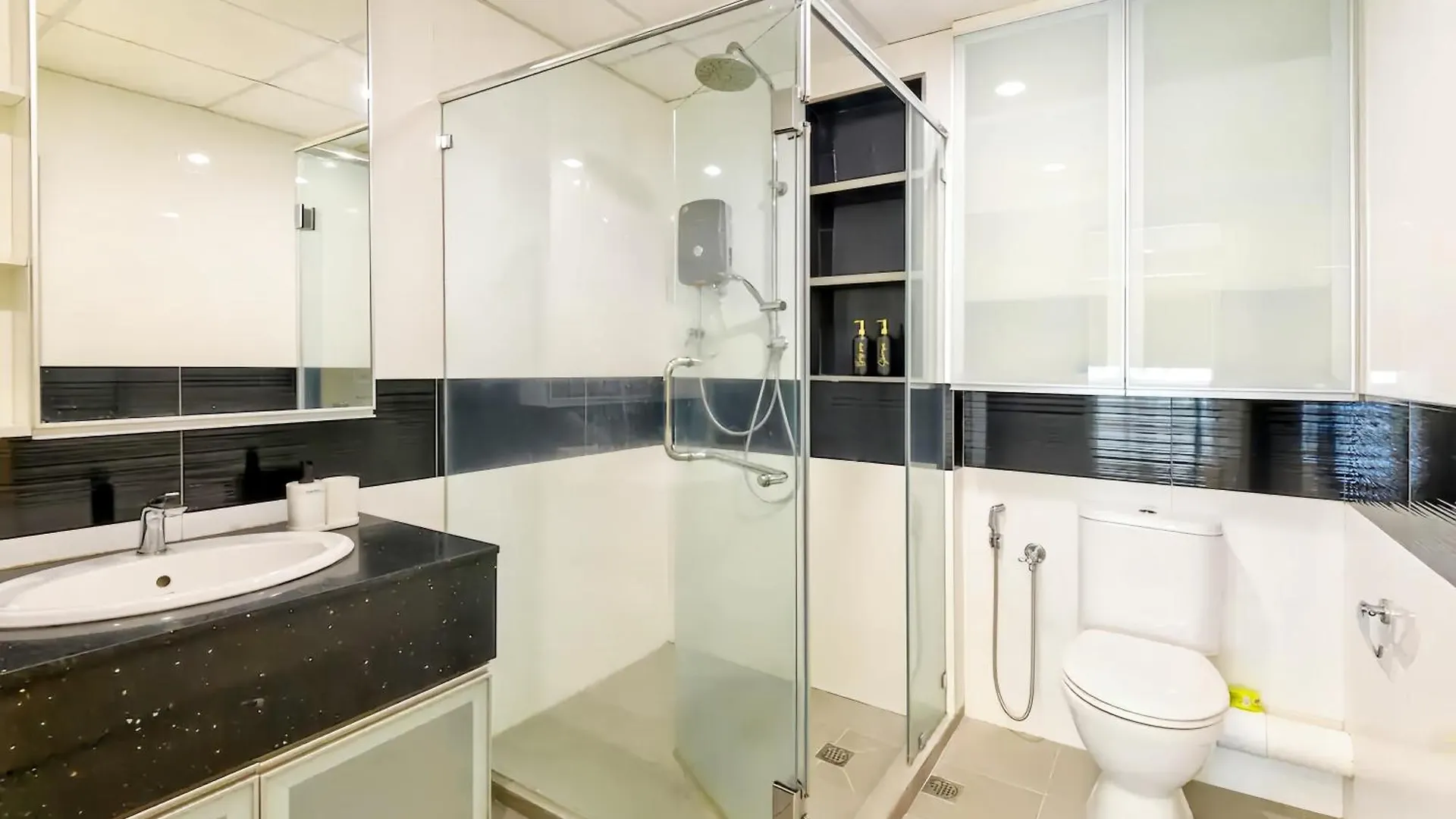 Mansion One George Town Apartman