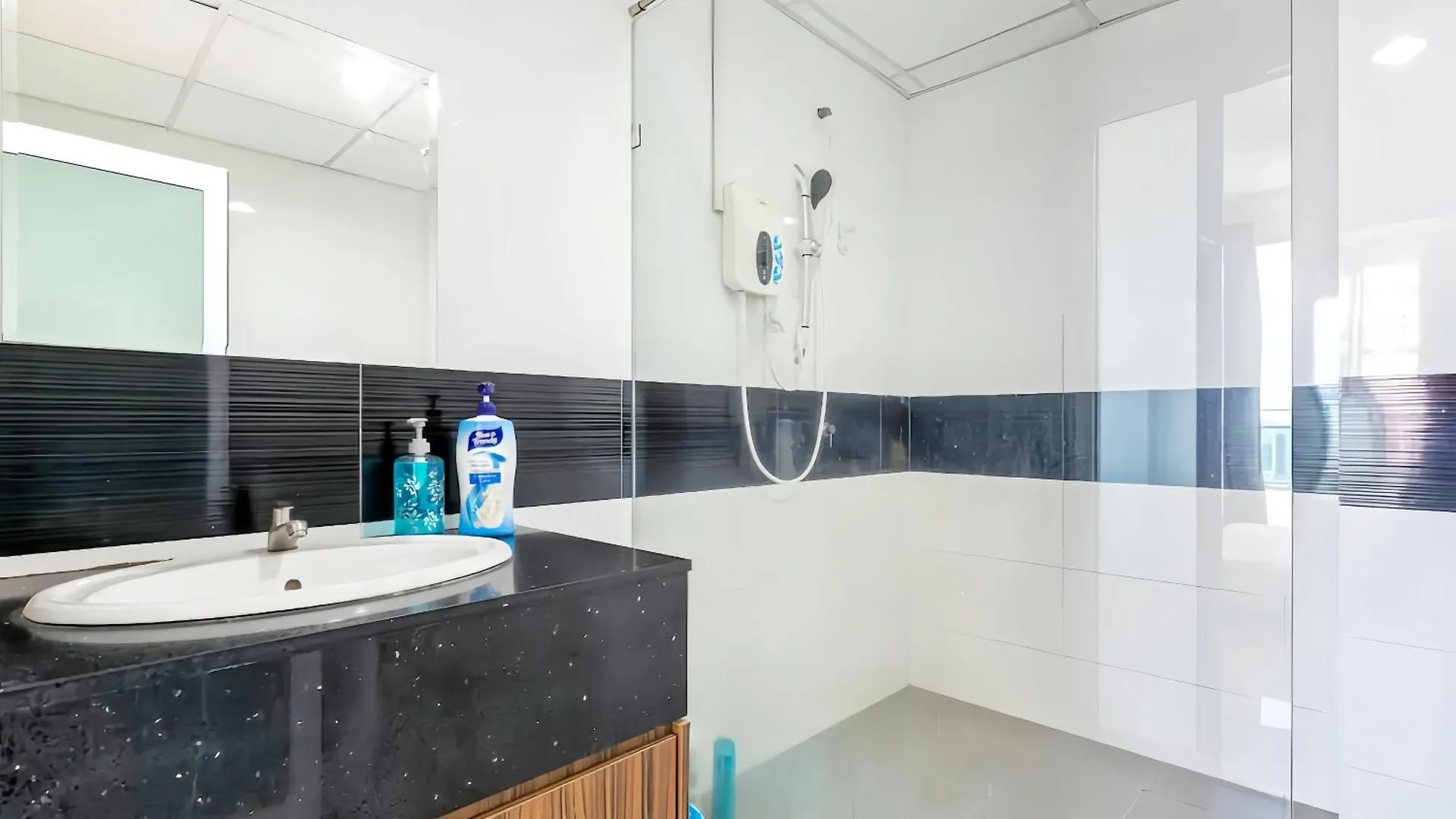 Mansion One George Town Apartman