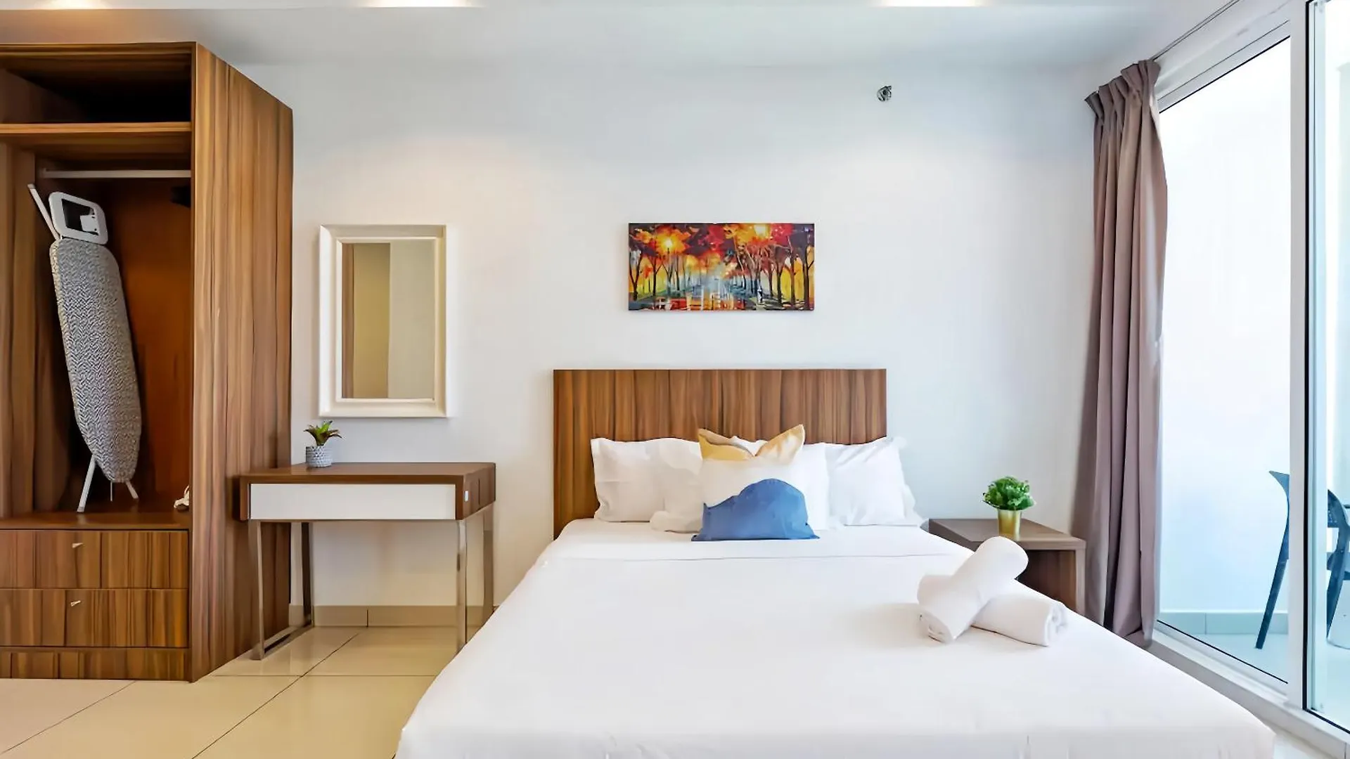 Mansion One George Town Apartman
